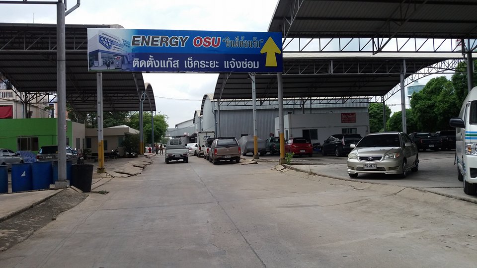 ลูกค้าขับรถตรงเข้ามาด้านในโอสุ ประมาณ 250 เมตร